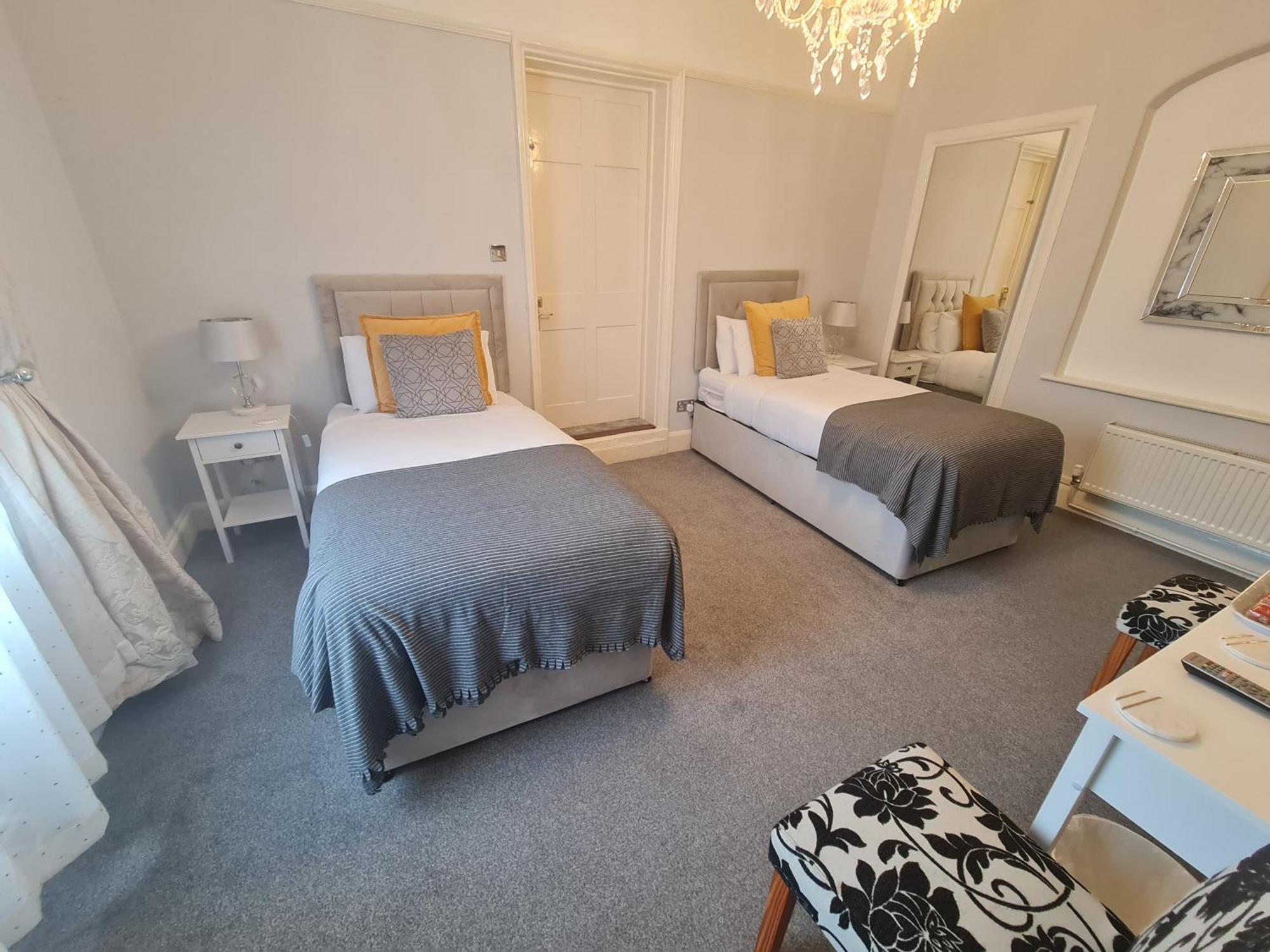 Beaufort Lodge - Central Location & Free Parking Taunton Exterior foto